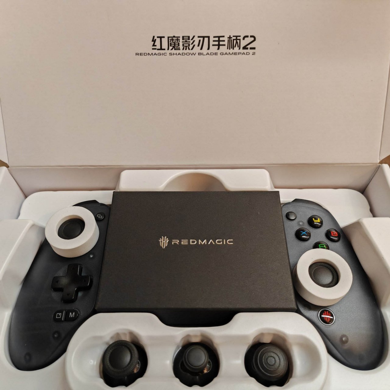 Unpacking of REDMAGIC Shadow Blade Gamepad 2